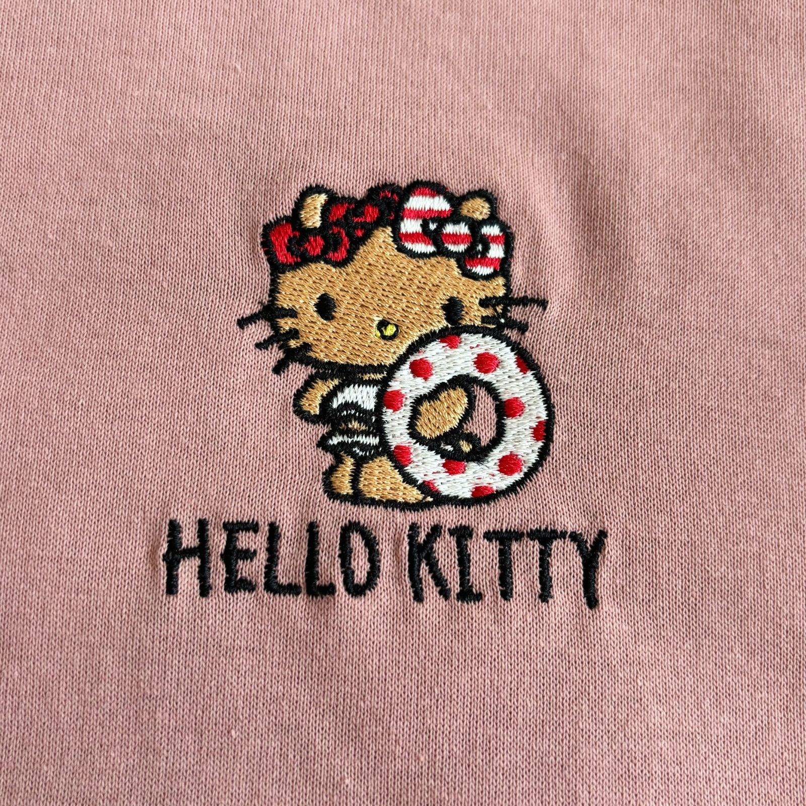 283.新品タグ付き♡大人気♡ 日焼けキティ Tシャツ サガラ刺繍 M