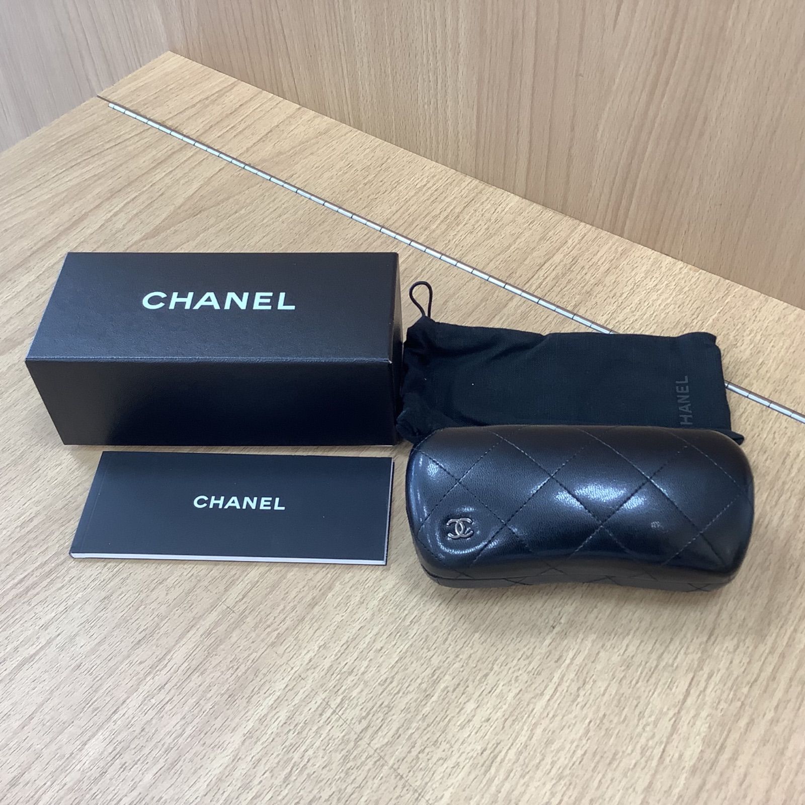 CHANEL マトラッセ　ブラックレザー メガネケース CHANEL シャネル マトラッセ ポシェット チェーンショルダー