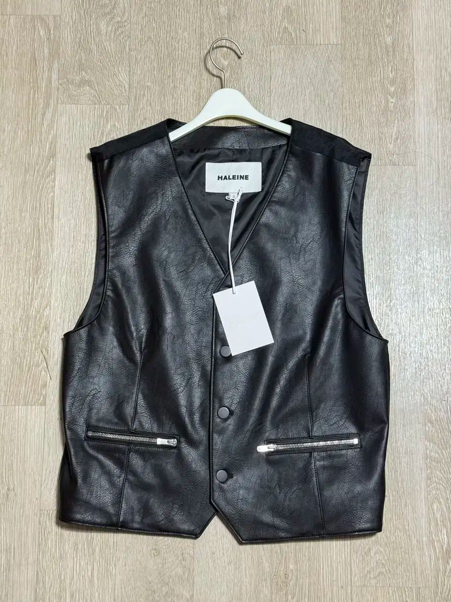 HALEINE アレンヌ CROPPED FAUX LEATHER VEST BLACK