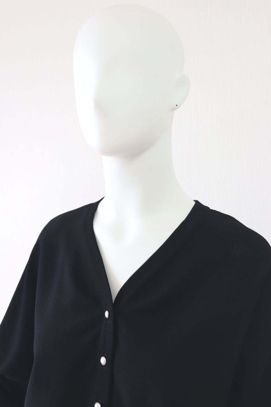 Rene　パールボタンカーディガン　6212510　2022年商品　黒/ブラック　売れ筋商品|||ルネ Rene パールボタンカーディガン 6212510 2022年商品 黒/ブラック