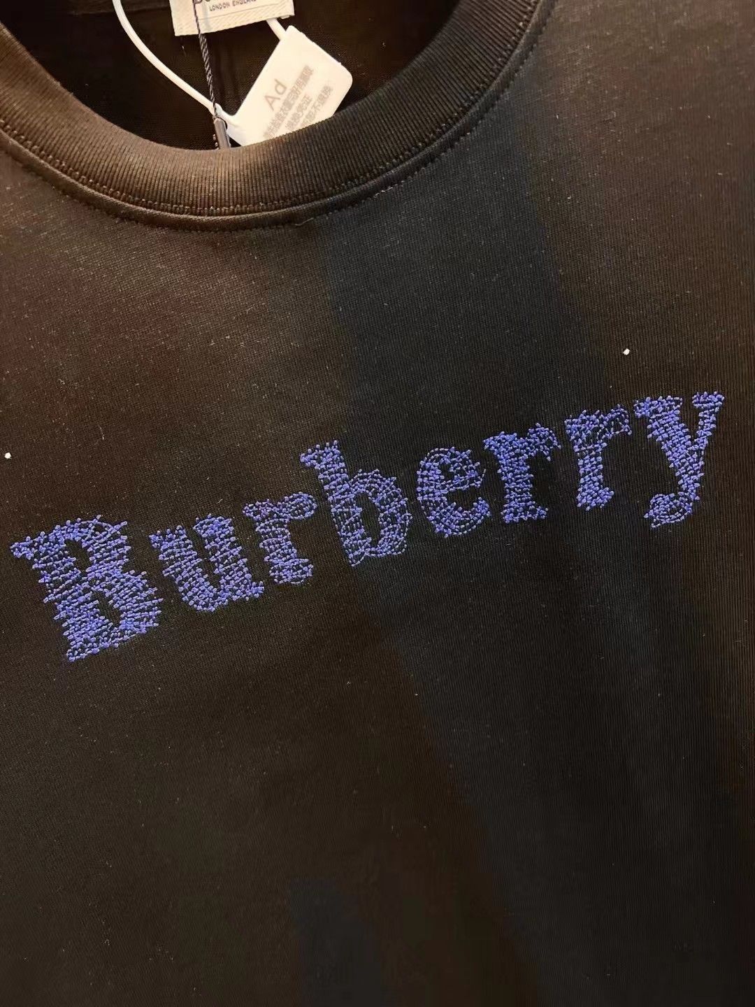今日特価】BURBERRY 25SS 刺繍ロゴ T シャツ - メルカリ
