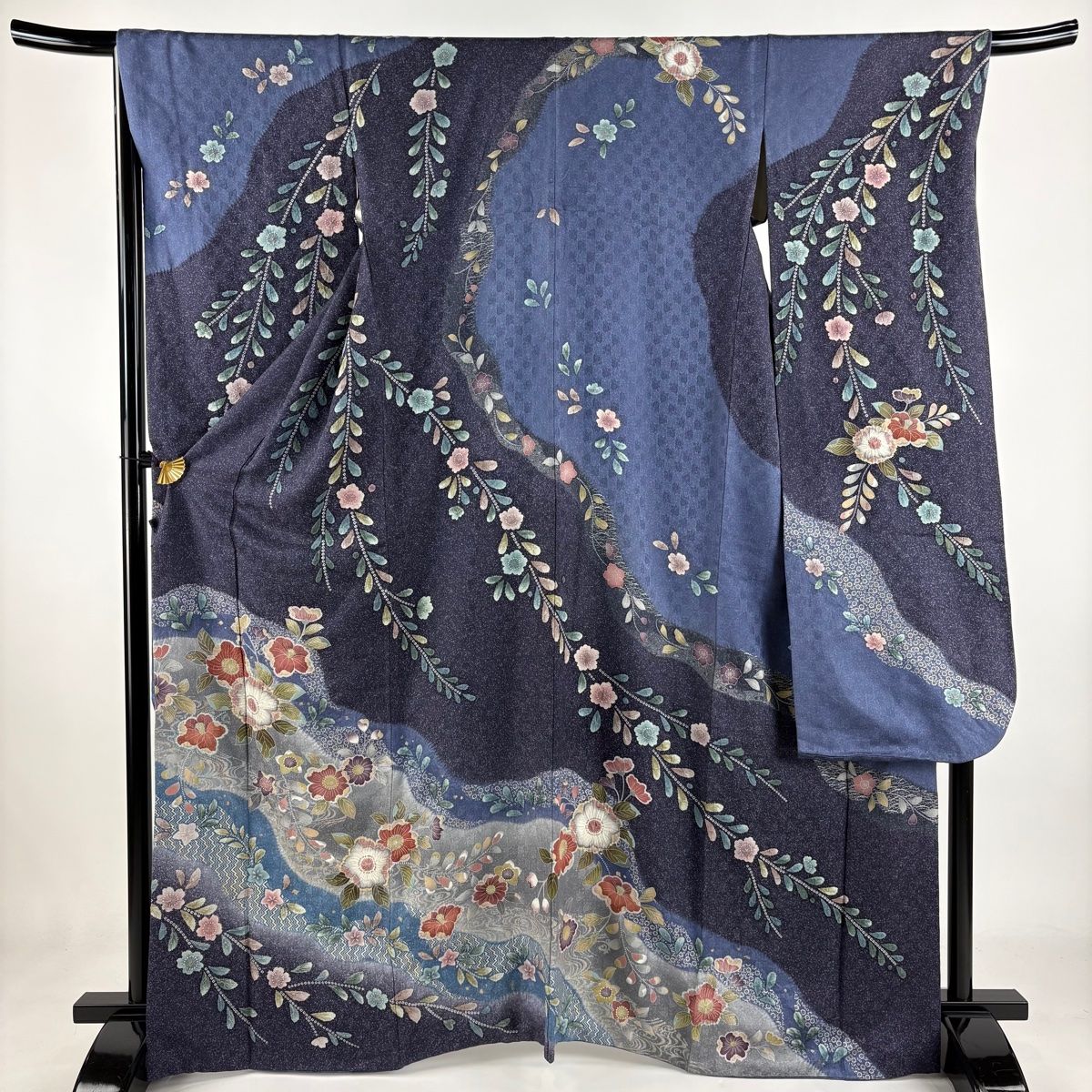振袖 身丈167cm 裄丈68cm L 袷 やまと 落款 草花 流水 金彩 ぼかし 紫 正絹 名品
