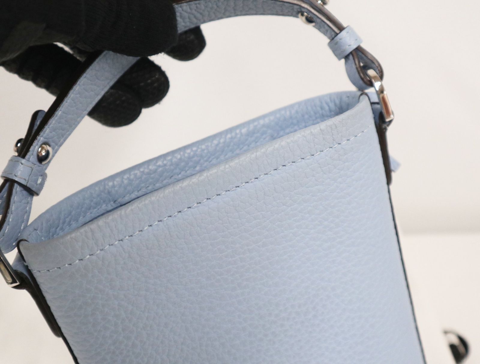 デルヴォー Delvaux Pin Toy パン トイ トリヨンソフトレザー ブルー
