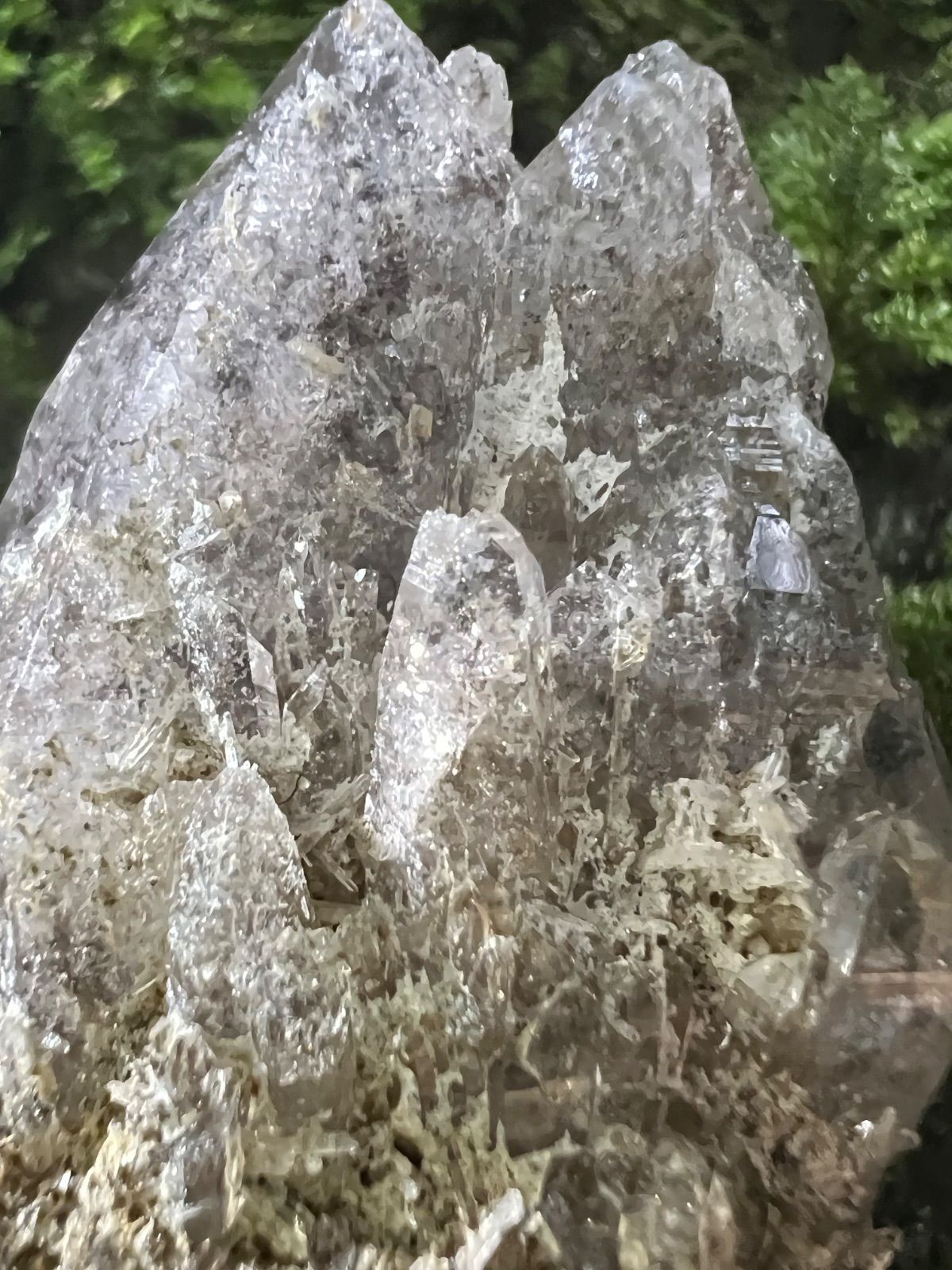 大地と聖域を併せ持つ石 売上の一部は保護猫活動に使用