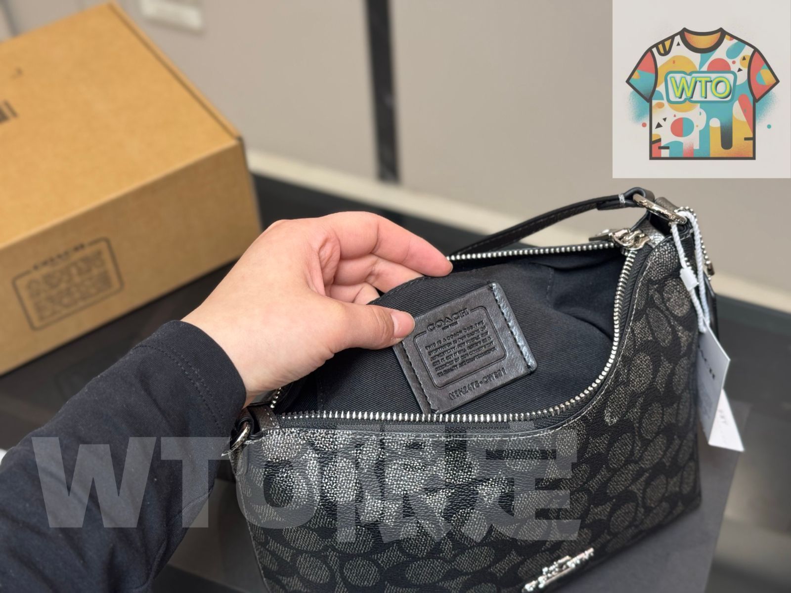 今日WTO】Coach コーチ ジップバッグ シリーズ 金属質感の新ロゴ