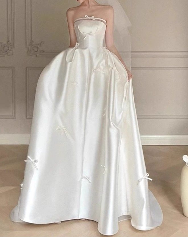フェミニンリボンドレス 結婚式に華を添える ワンポイントデザイン デコルテ