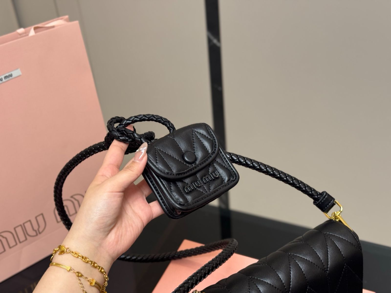 6万取引突破★UPS速達便！【MIUMIU】5BE086 2E6Y_バケットバッグ 6万取引突破☆UPS速達便！【MIUMIU】5BE086 2E6Y_バケットバッグ