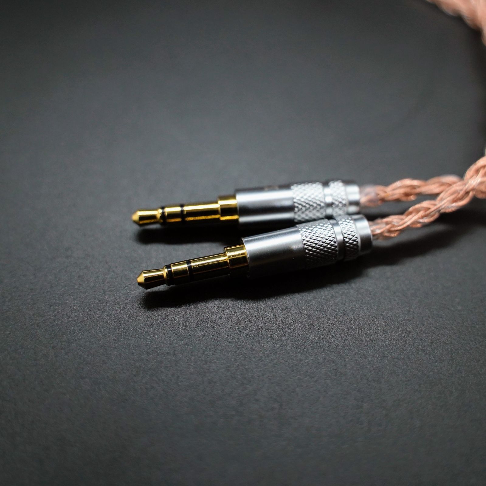 1点のみ!最高スペック16芯 金メッキケーブル ダブル3.5mm/4.4mm 1点のみ!最高スペック16芯 金メッキケーブル 3.5mm*2/4.4mm L字