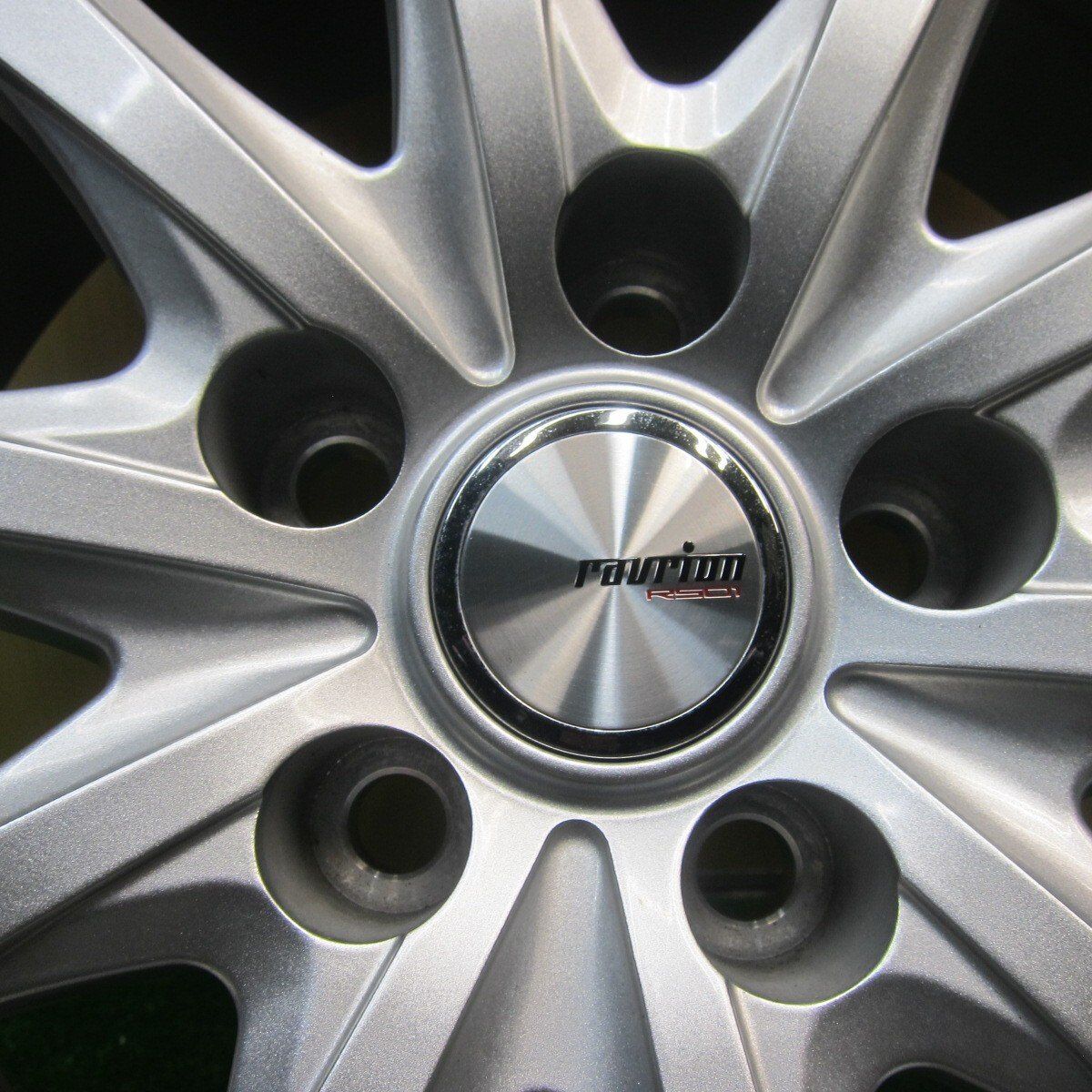 バリ溝!キレイ!9.5分以上☆スタッドレス 225/65R17 バリ溝!キレイ!9.5分以上☆スタッドレス 225/65R17