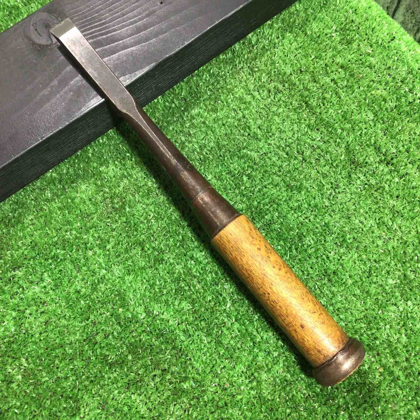 中古品】清忠 叩き鑿 全長約275mm 先端幅約15mm 柄の根元に割れ 中古品】清忠 叩き鑿 全長約275mm 先端幅約15mm 柄の根元に割れ