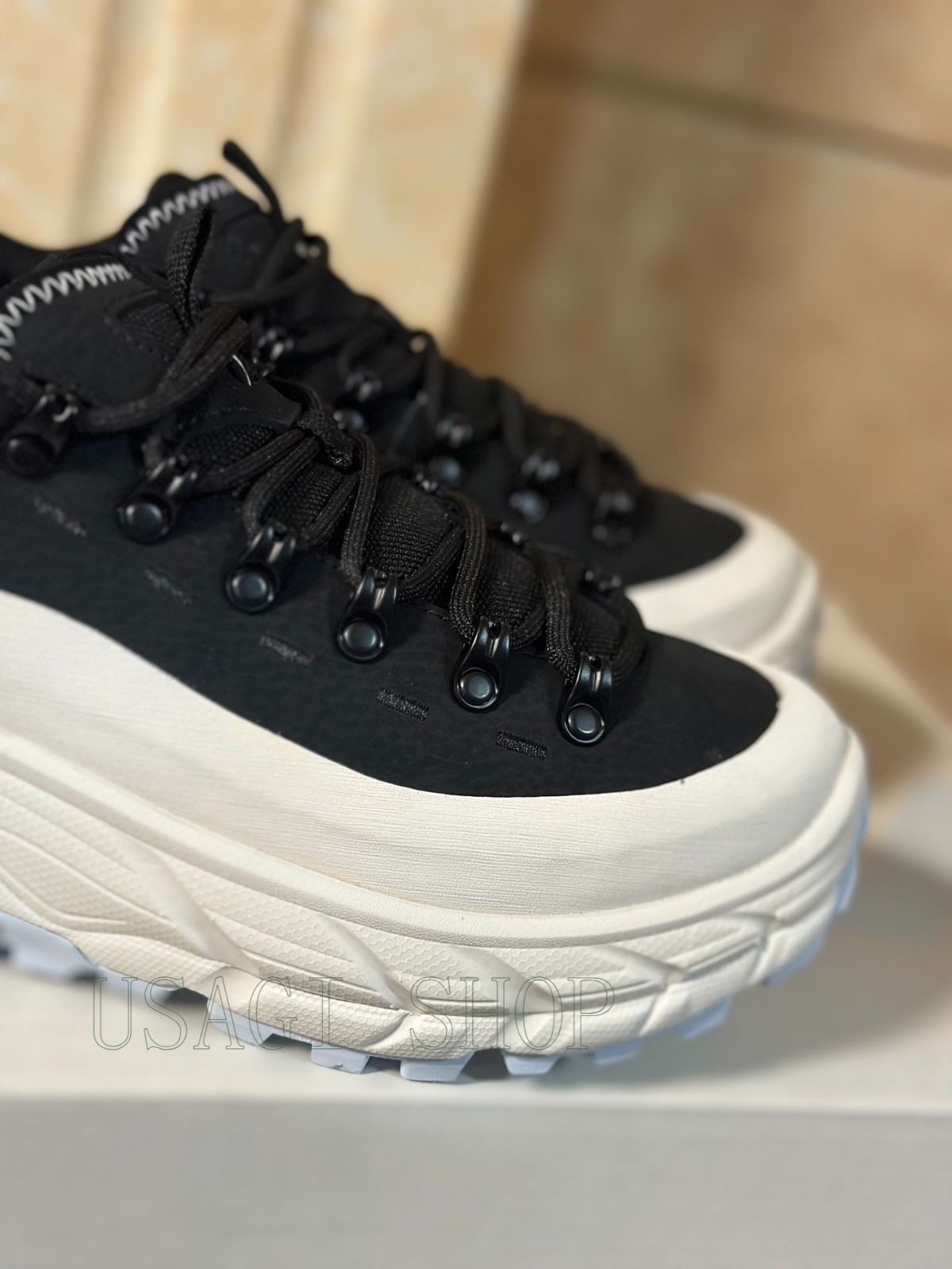 HOKA ホワイト/ブラック スニーカー メンズ商品一覧】HOKA® 公式サイト(ホカオネオネ™)