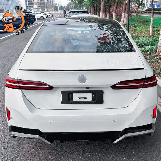 カーパーツ メンズ 改造風 け BMW 5シリーズ G60 I5 以降対応 リアスポイラー 尾翼 ABS製 カーボン調 ピアノブラック