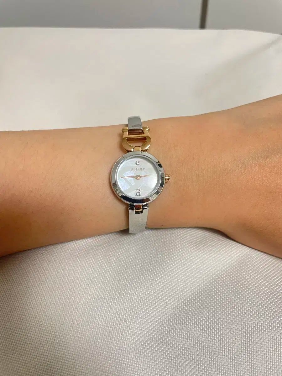 AIGNER アイグナー 女性 ブレスレットウォッチ