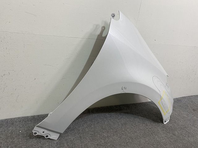 フロント フェンダー
