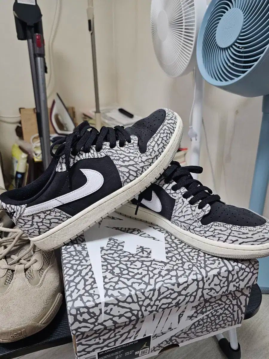 NIKE ナイキ ジョーダン 1 ロー セメント 275 付属品完備