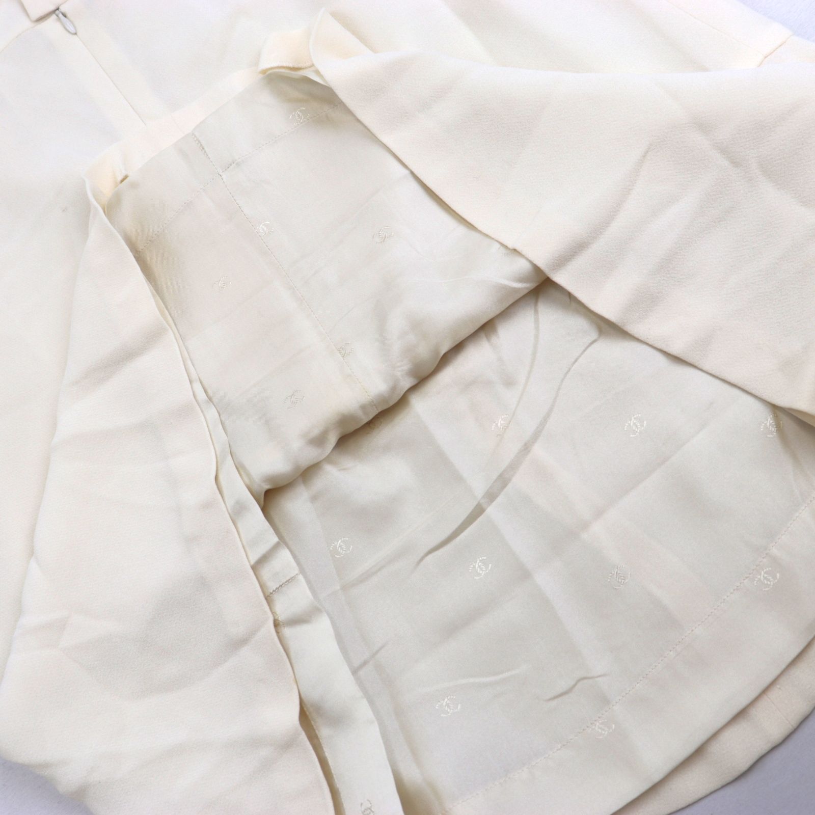 美品 シャネル 01C シルクフレアスカート レディース アイボリー 38  