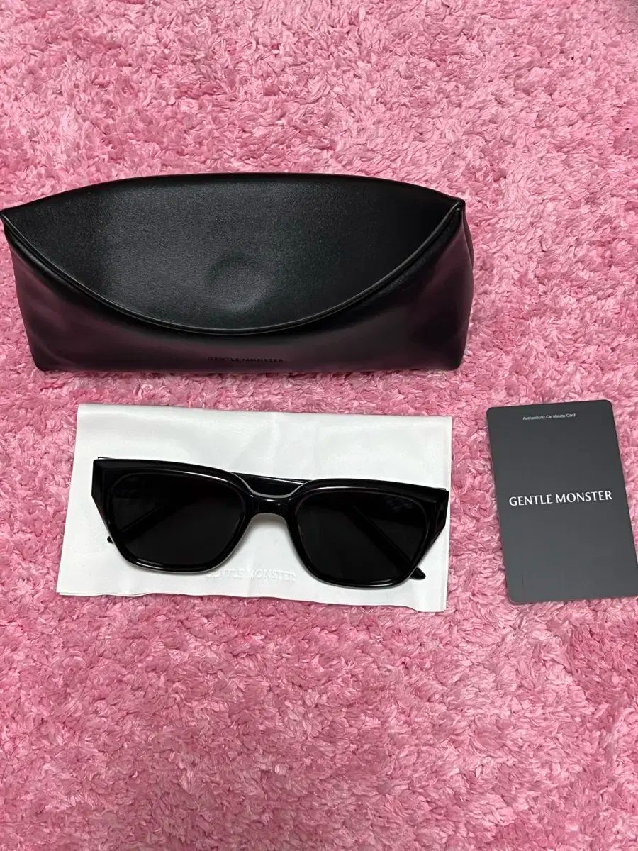 完売！レア品！GENTLE MONSTER サングラスNABI 01 ブラック Nabi 01 | Gentle Monster