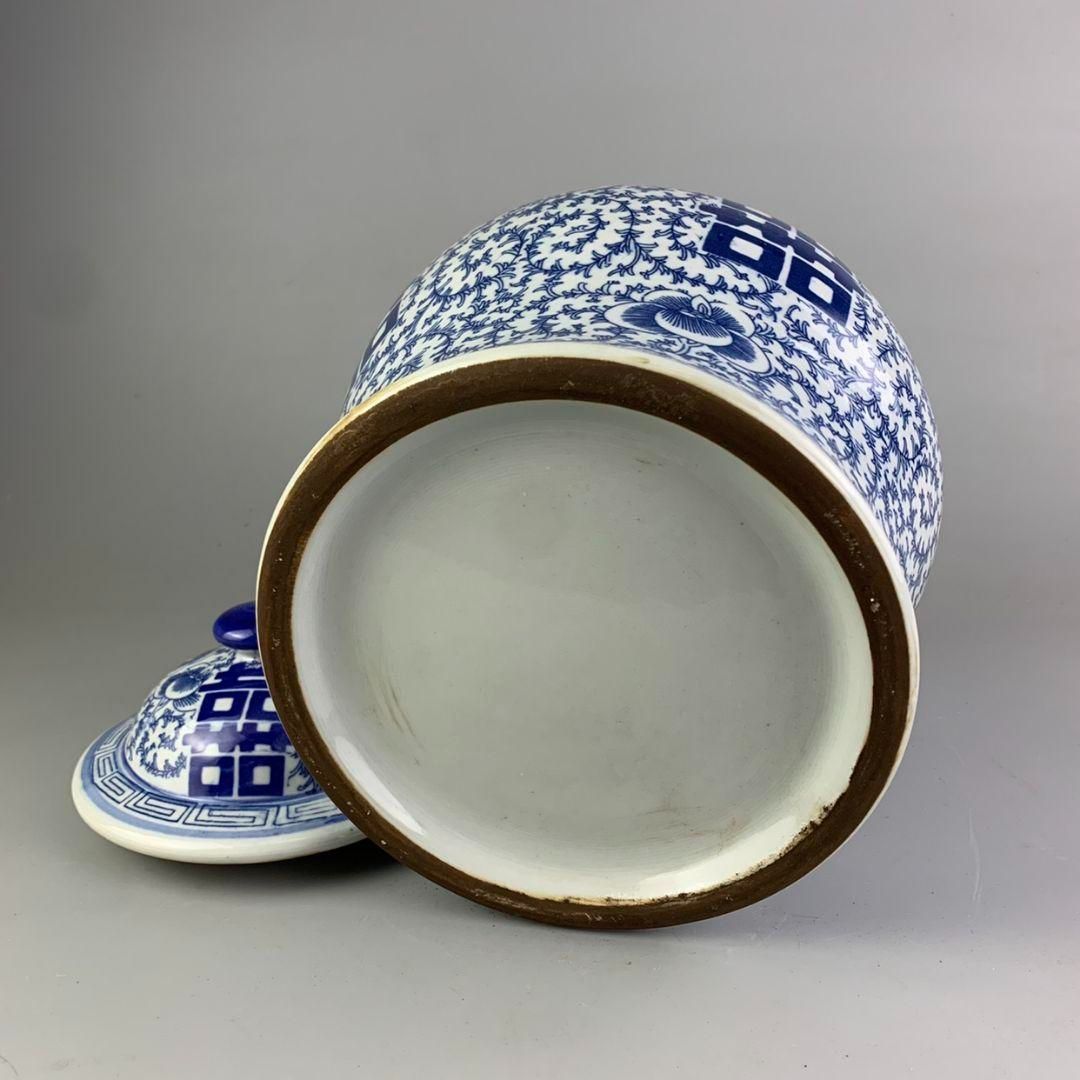青花喜の字  景徳鎮 陶磁器 装飾品 工芸品 美術品 置物
冬瓜の壺です 青花喜字紋盤 景徳鎮 陶磁器 装飾品 現代工芸品 美術品 置物