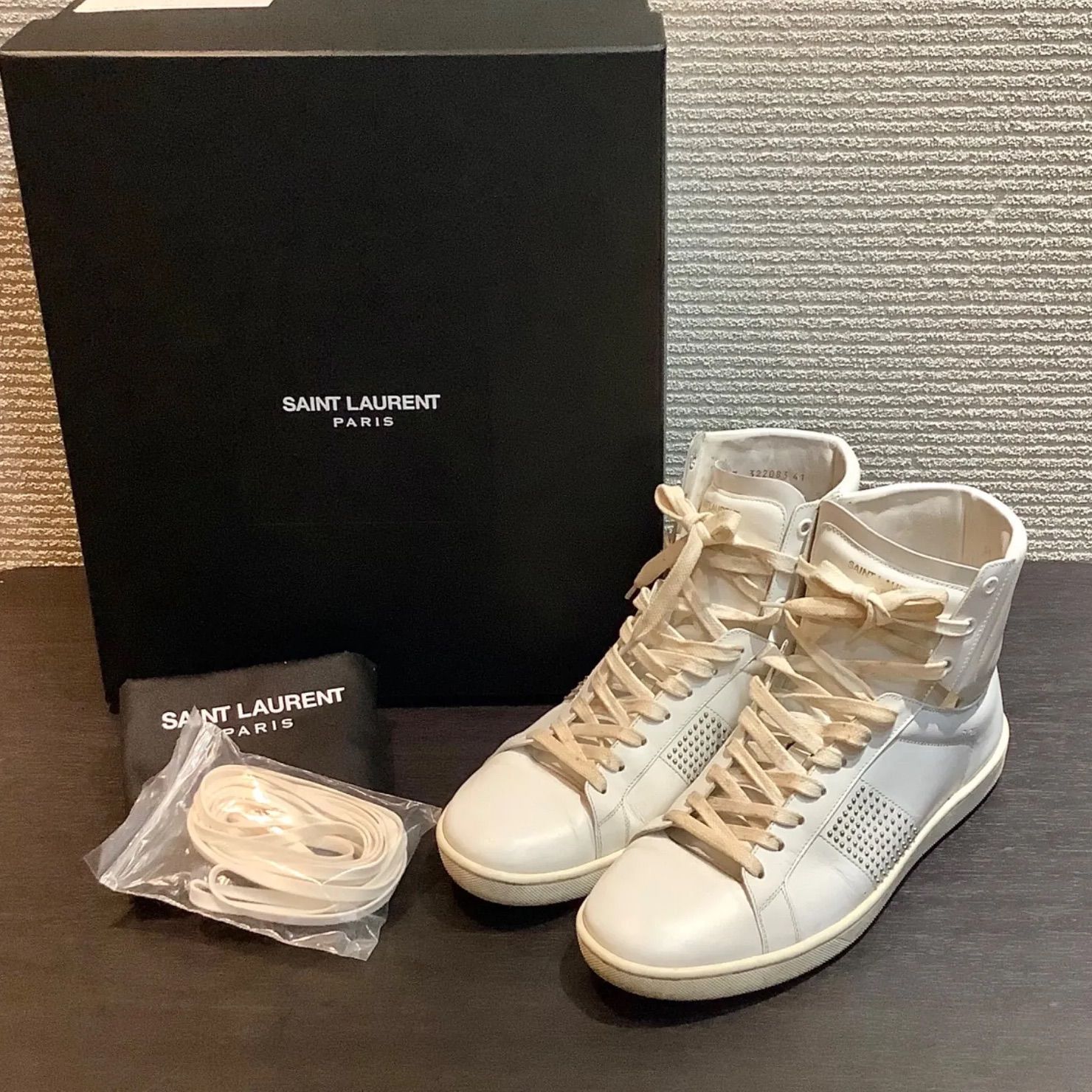 SAINT LAURENT サンローラン スタッズ ホワイト スニーカー 38 SAINT LAURENT サンローラン スタッズ ホワイト スニーカー 38 サン
