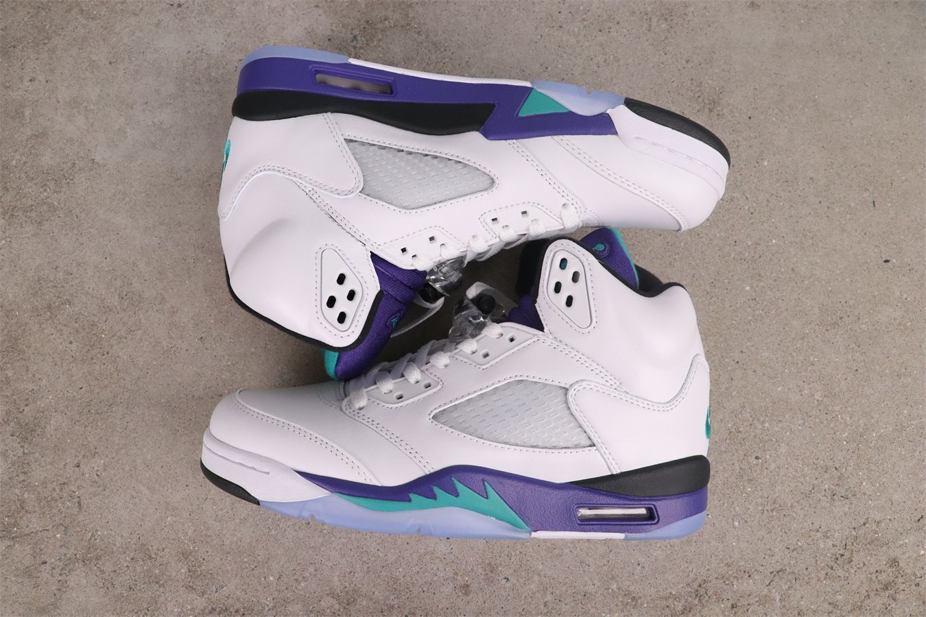 今日特価】Air Jordan / エア ジョーダン AJ5 ホワイトグレープ