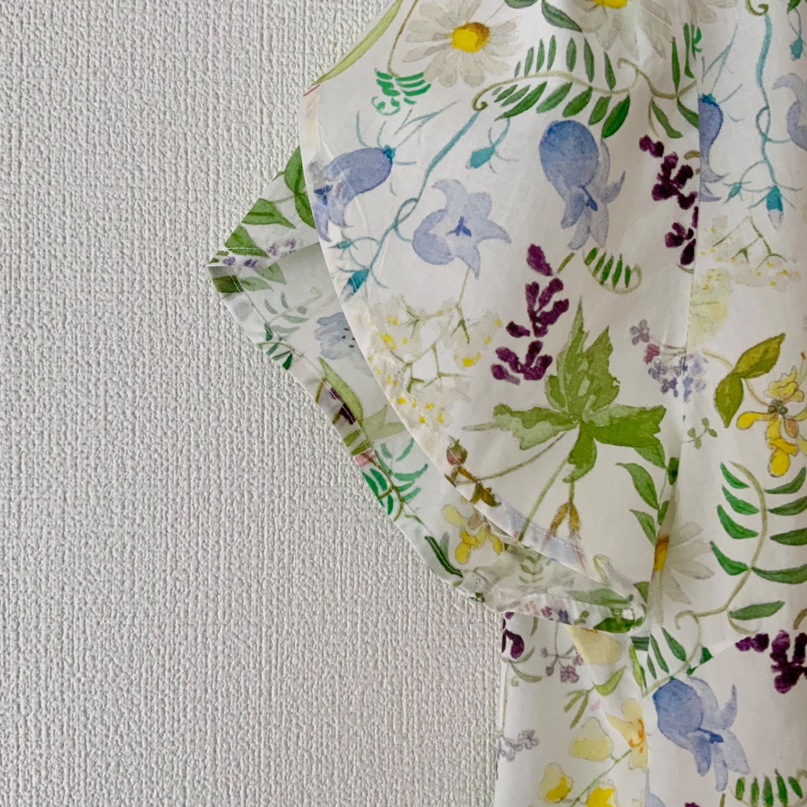 新品✨IENAリバティ チューリップスリーブブラウス アーカイブライラックF 新品✨IENAリバティ チューリップスリーブブラウス アーカイブ