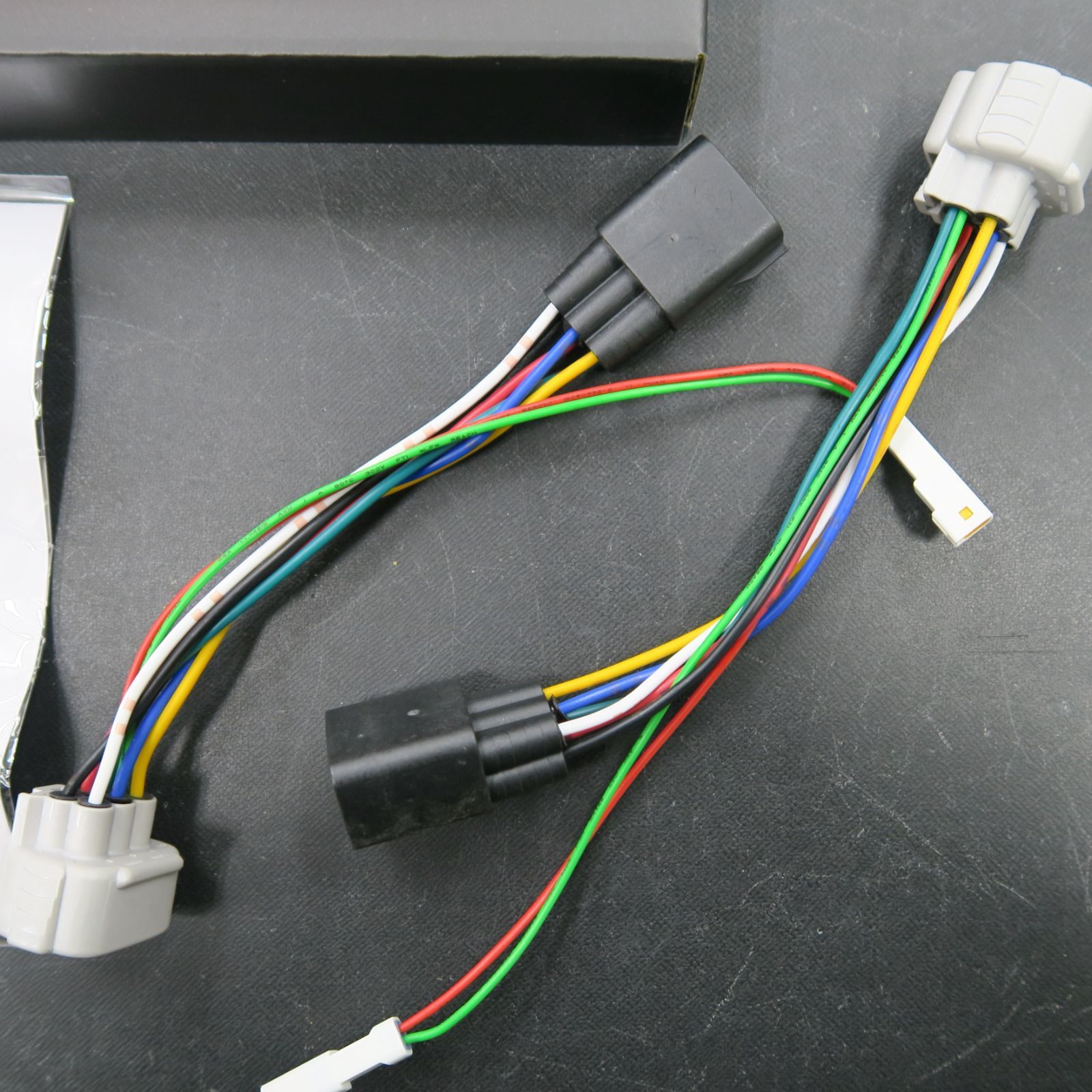 AVEST ハイマウントストップランプ VOXY90 共通値：VerticalArrow LED ハイマウントストップランプ ノア