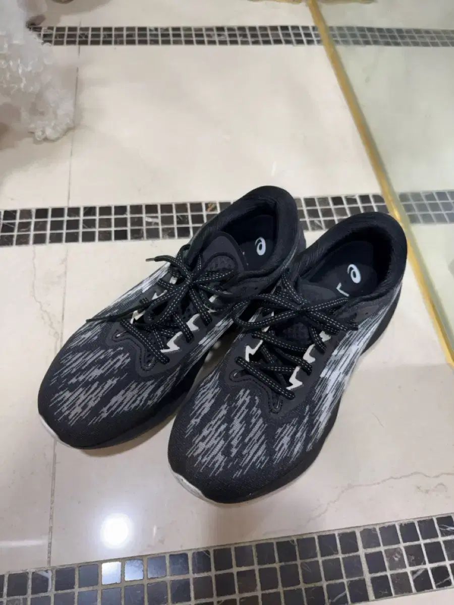 アシックス ノヴァブラスト3 265 ランニングシューズ