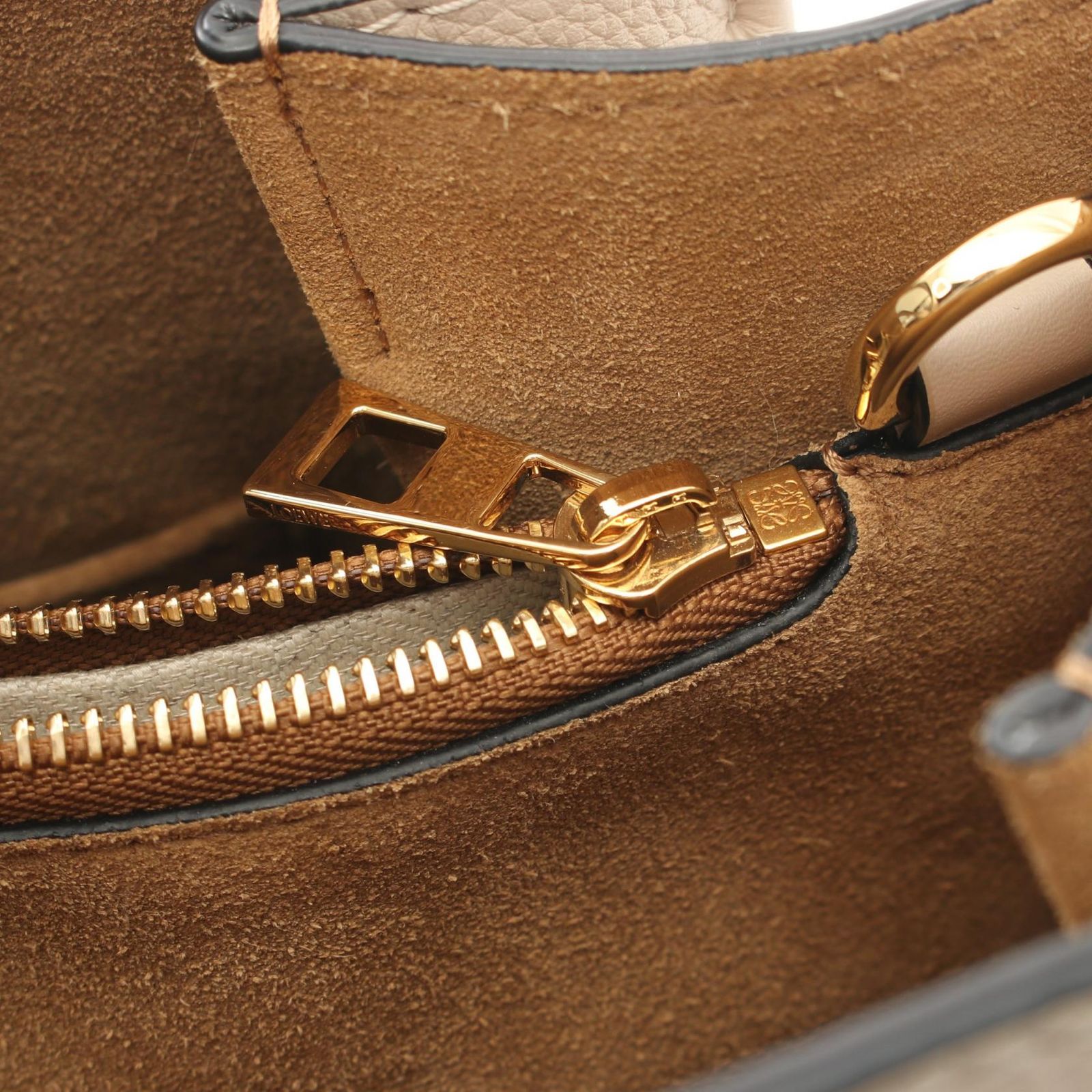 ロエベ LOEWE