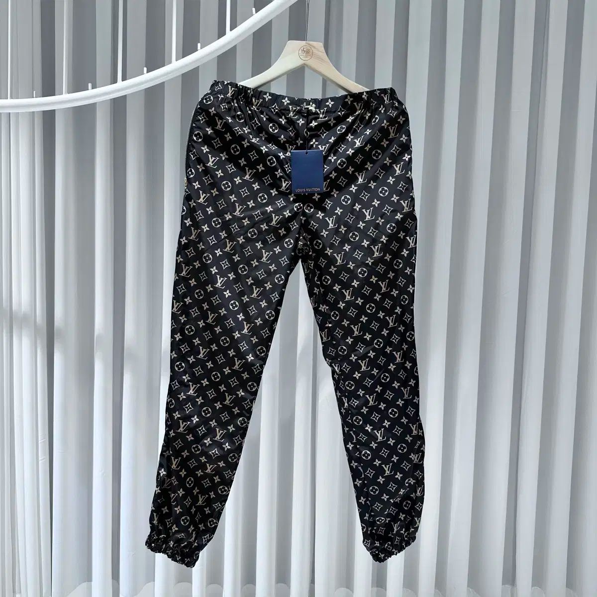 未使用 Louis Vuitton(ルイヴィトン) モノグラム ナイロン パンツ 
