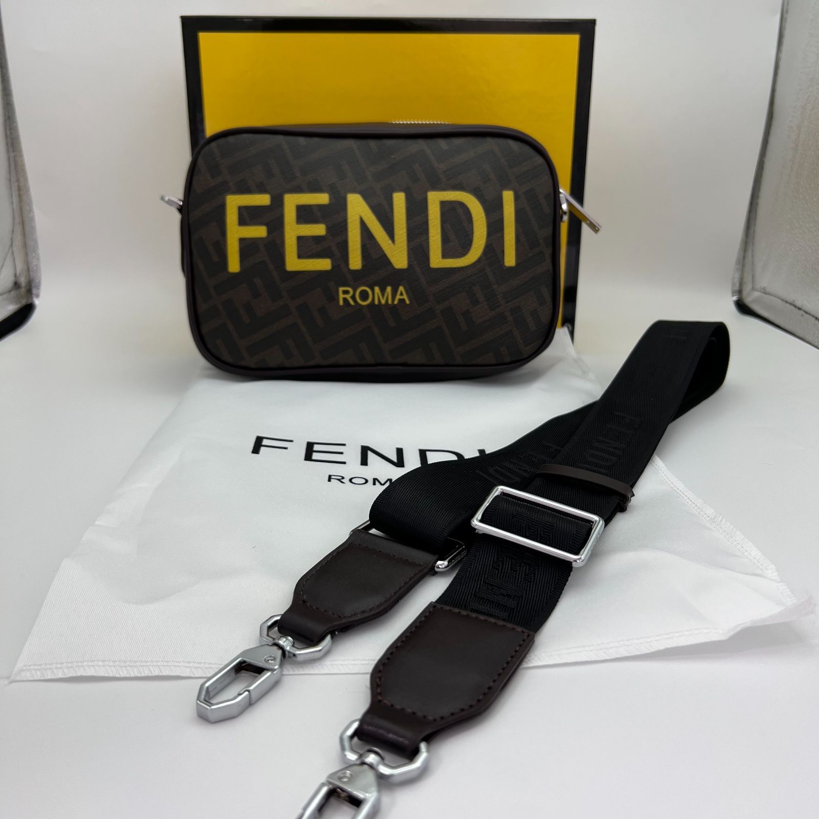 FENDI カメラバッグ ショルダーバッグ