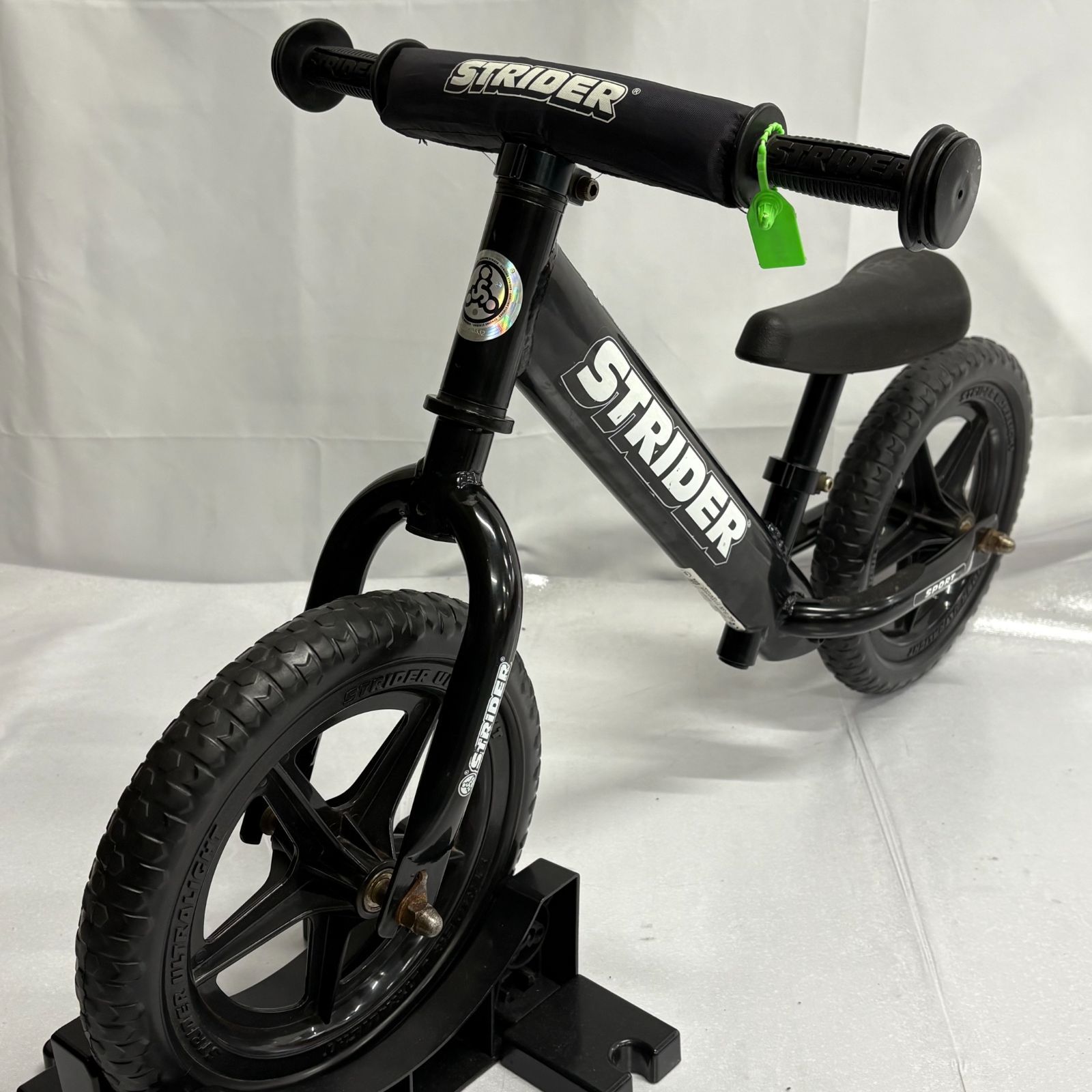 STRIDER バランスバイク 黒 STRIDER 黒