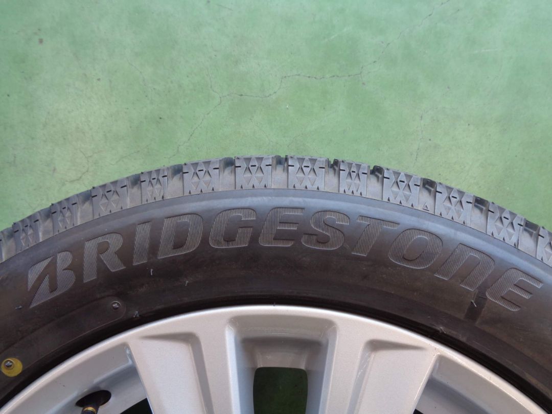 235/50R18 アルファード ヴァルファイア <br>数量限定 2021〜2022年製 ブリヂストン ブリザック VRX3 <br>トレジャーワン ヒューマンライン HS09 ダークグレー <br>18インチ 7.0J 5H114.3 <br>スタッドレスタイヤホイール4本セット <br>