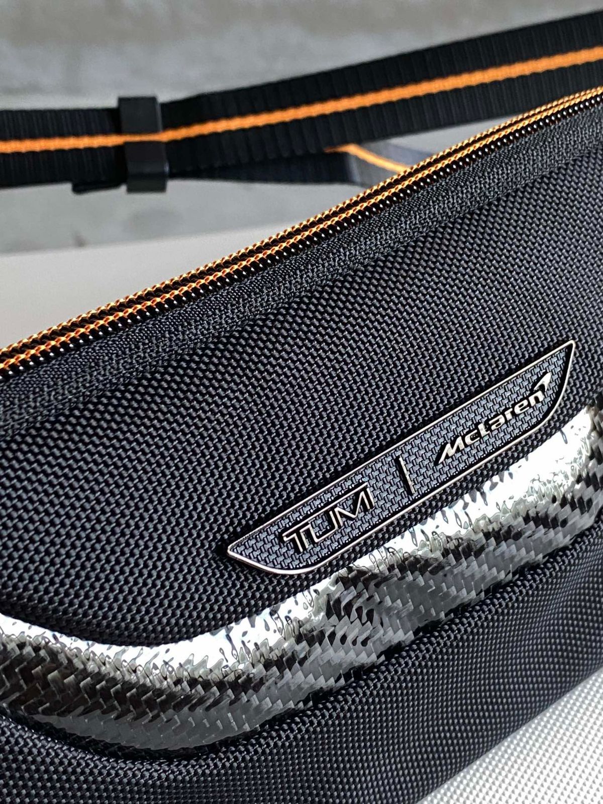 新品 TUMI MCLAREN ブロックス スリム ユーティリティ ポーチ