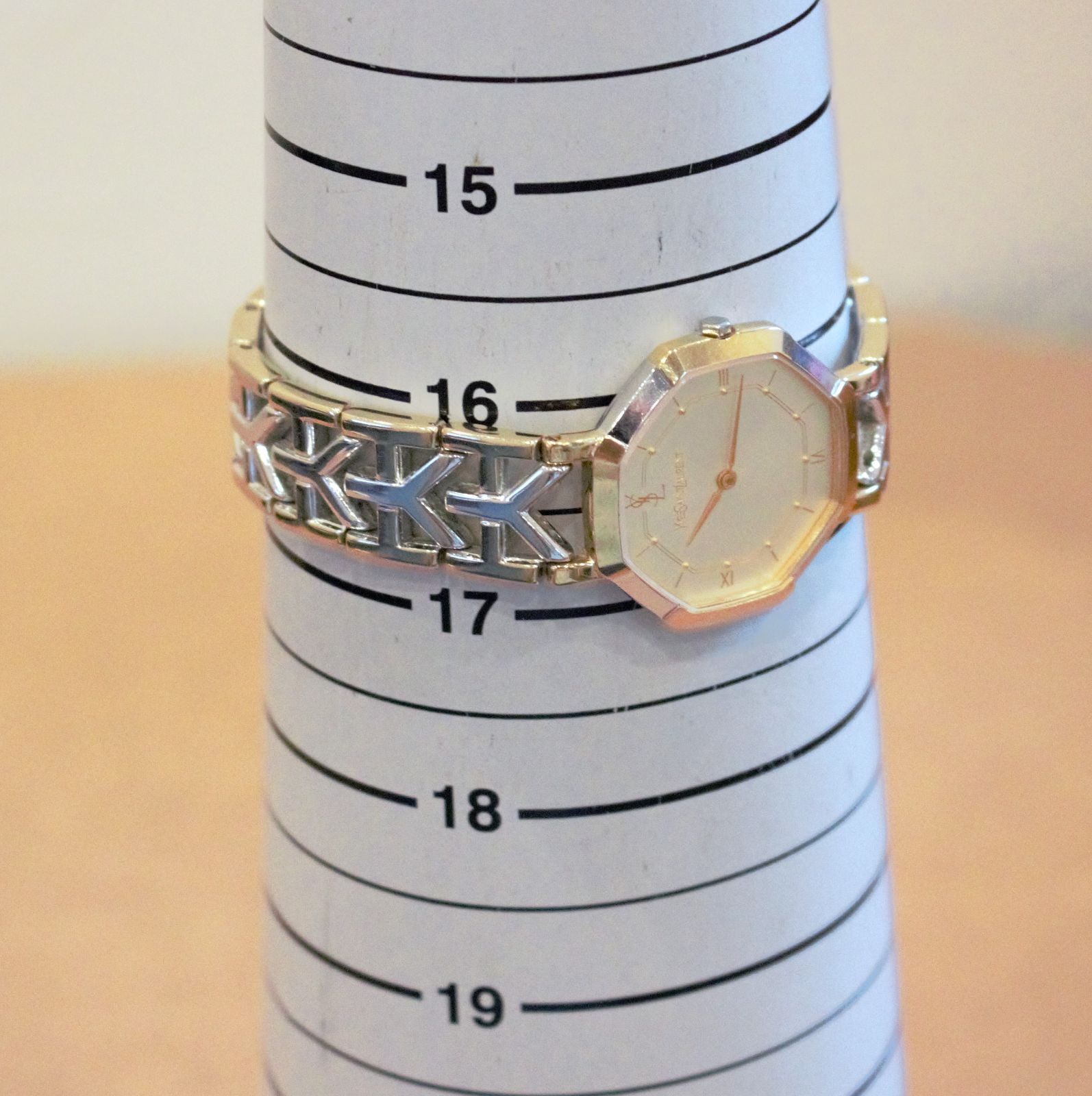 VRW-1368』☆時計☆ YVES SAINT LAURENT (イヴサンローラン)☆4620 