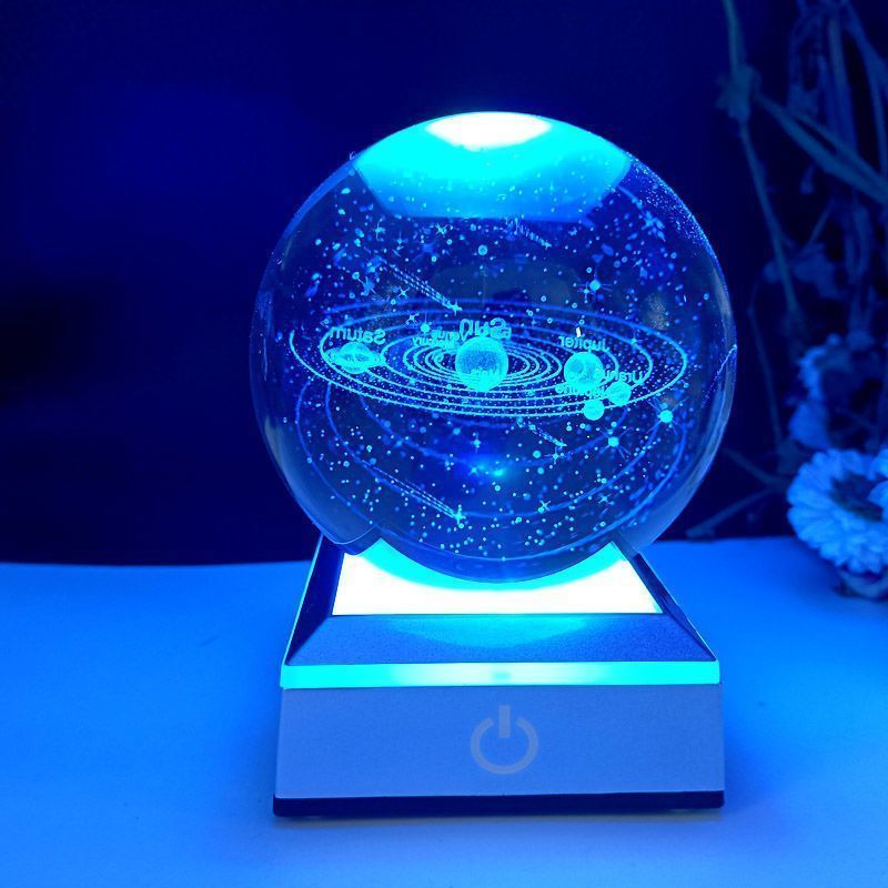 オブジェ 光る クリスタルボール 光の幻想的な空間 宇宙 太陽系 月 たんぽぽ 鹿 3D彫刻 透明 色が変わる 赤 白 青 黄 LED点灯