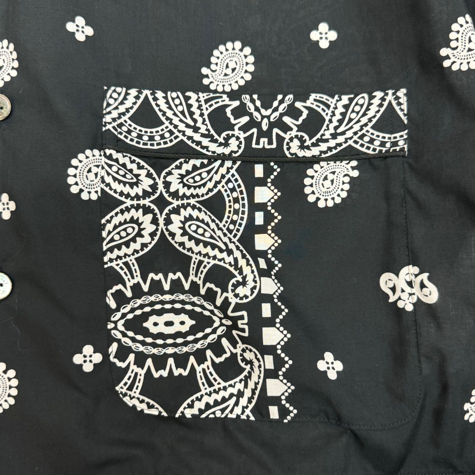 sacaiサカイ　アーカイブ柄バンダナTシャツ　ブラック Sacai サカイ 20aw 20-02343M × Dr.Woo Bandana Print T-Shirt