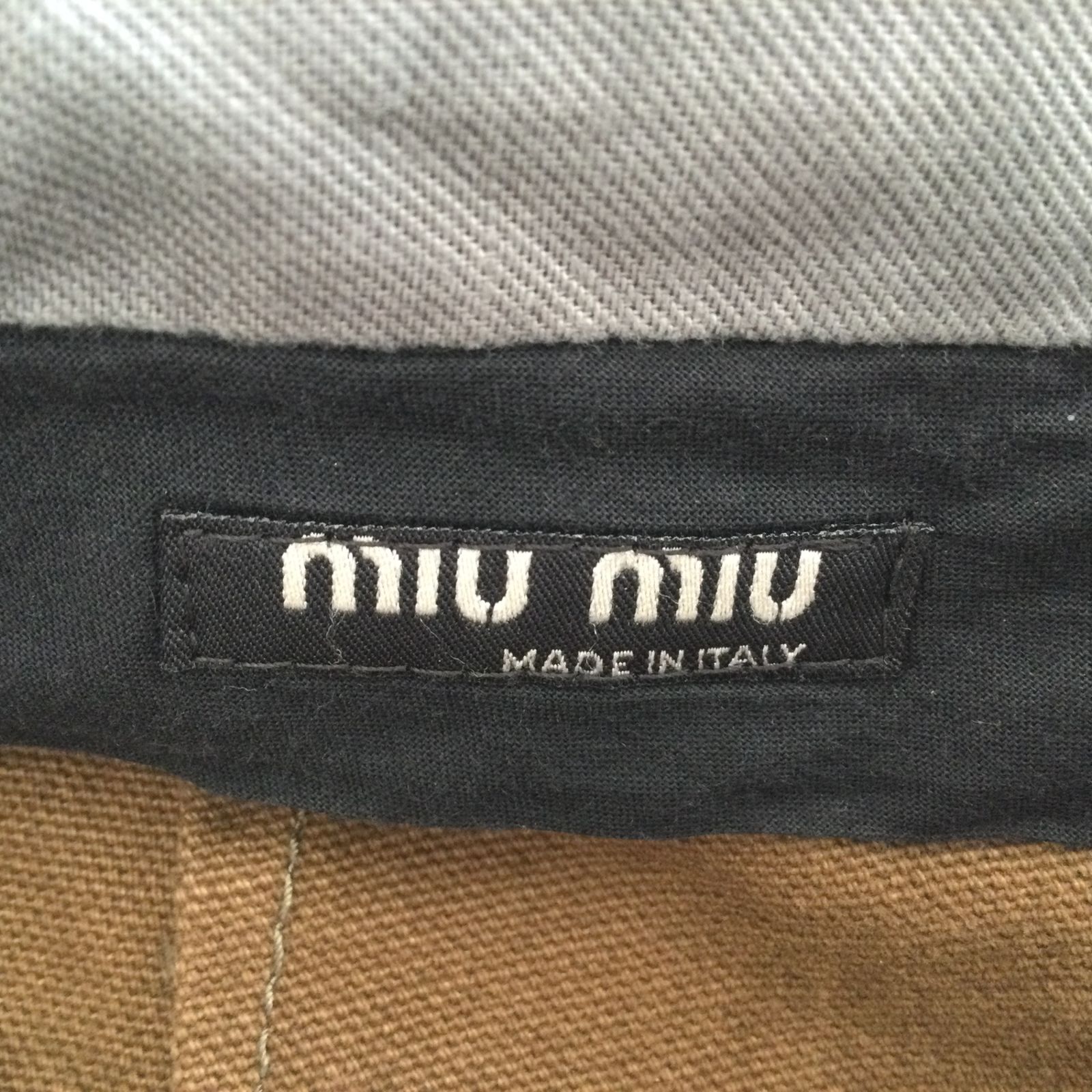 イタリア製 miu miu ミュウミュウ プラダジャパン 猫デザイン