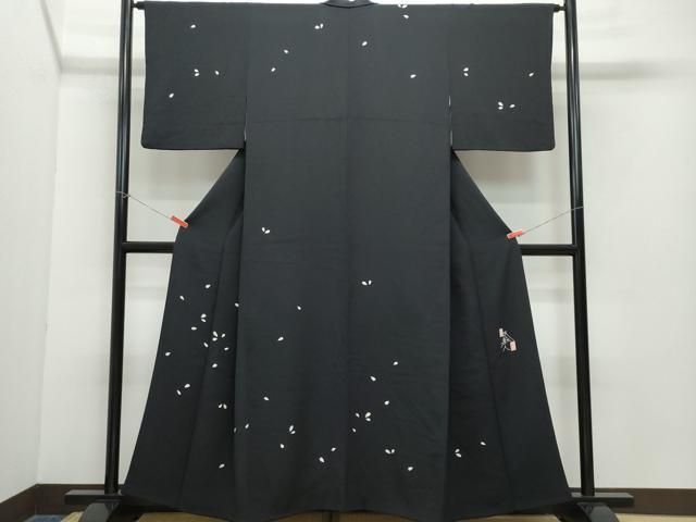 平和屋着物●洛楽人工房　国兼屋　訪問着　舞花弁　黒地　鬼しぼ縮緬　正絹　逸品　CAAZ0826vf 平和屋着物○洛楽人工房 国兼屋 訪問着 舞花弁 黒地 鬼しぼ縮緬 正絹