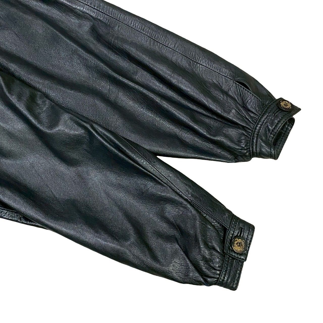 極美品*ロエベ レザージャケット ブルゾン 本革 アナグラムボタン 裏地総ロゴ 極 美品 希少品 LOEWE ロエベ アナグラム ロゴ ボタン ラムナッパ