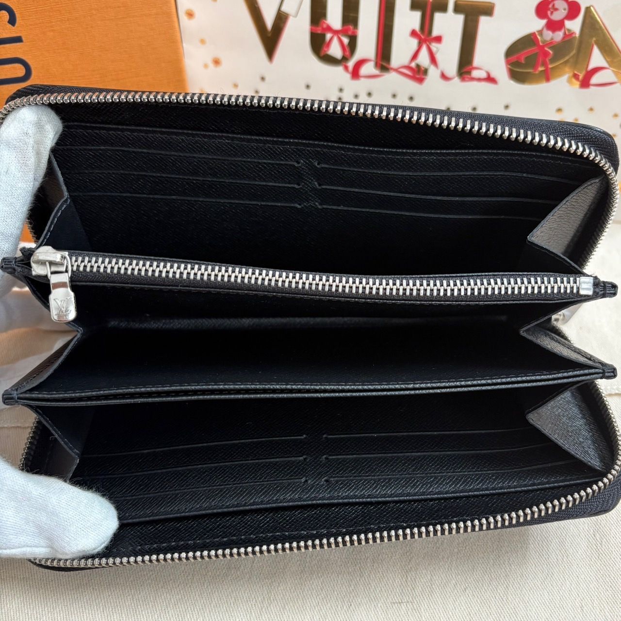 【極上美品】新型 ルイヴィトン エピ ジッピーウォレット 長財布 ブラック 極上美品】新型 ルイヴィトン エピ ジッピーウォレット 長財布