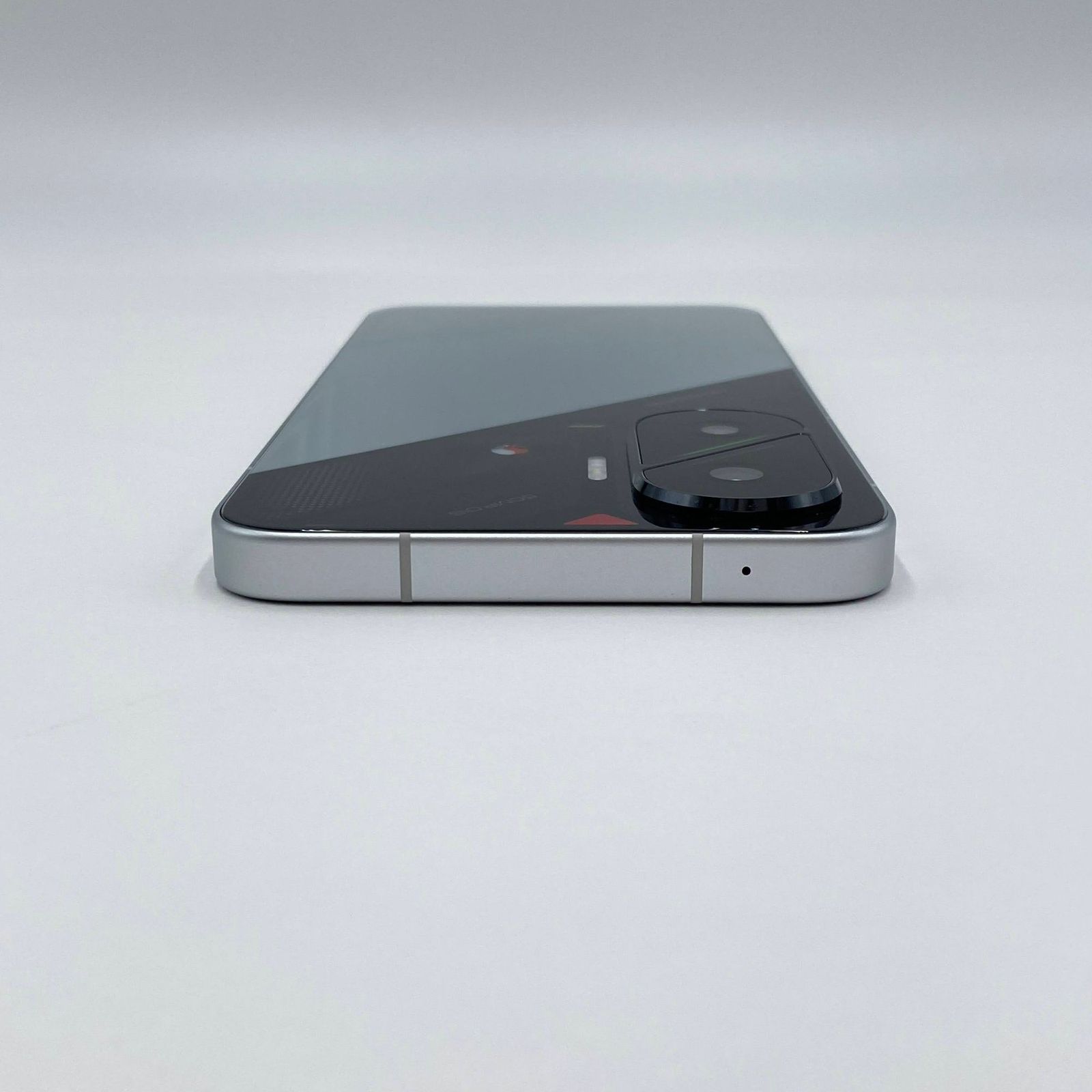 新品同様 美品 Xiaomi POCO F7 シルバー 12GB RAM 256GB ROM