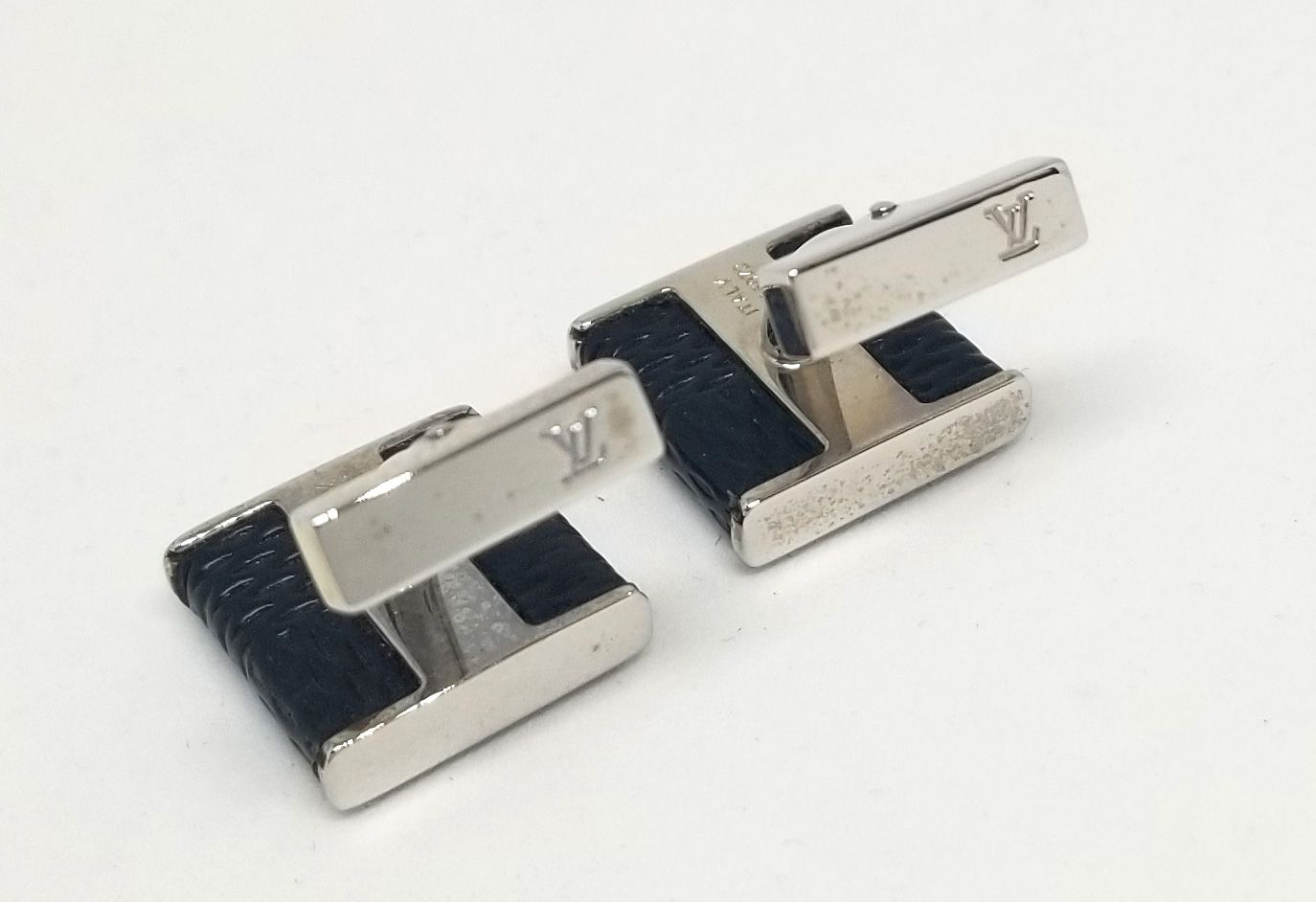 ルイヴィトン カフス レザー カフリンクス カフスボタン M65072
