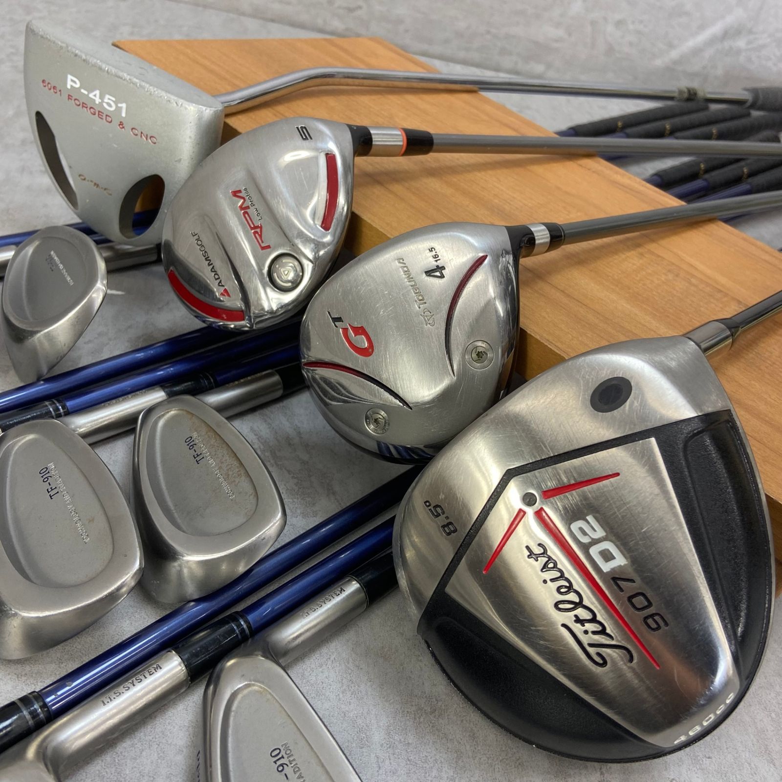 Titleist　タイトリスト TOBUNDA　トブンダ　メンズゴルフ14本セット　カーボン　右利き用　キャディバッグ　初心者おすすめ　入門用