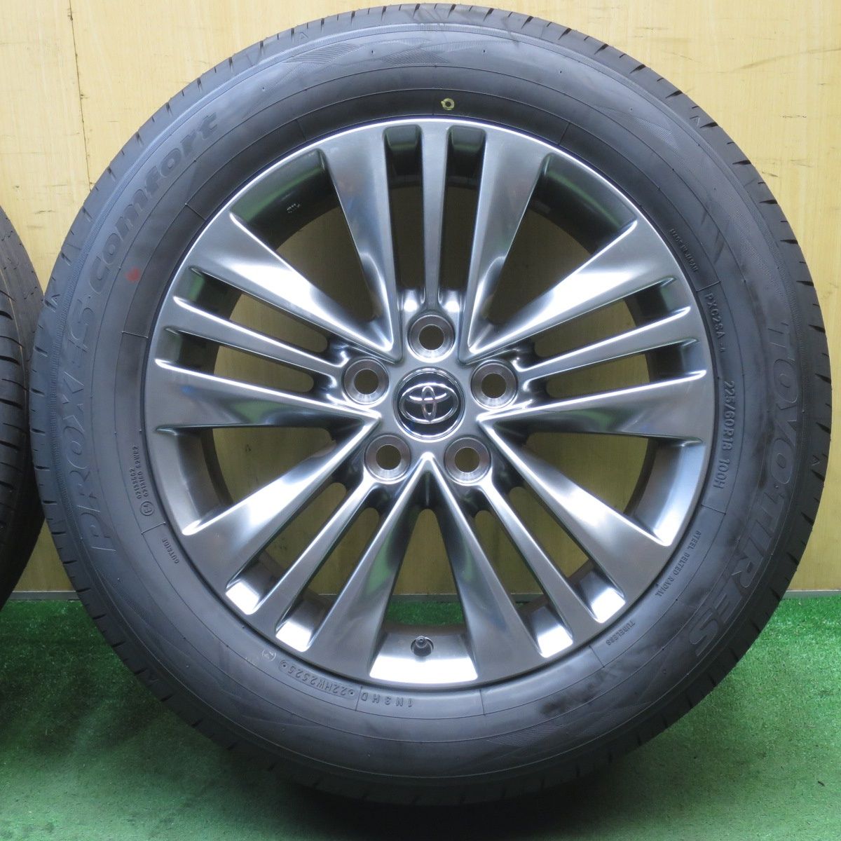 バリ溝！TOYO TRANPATH R30 タイヤ4本　 18インチ！ バリ溝！TOYO TRANPATH R30 タイヤ4本 18インチ！ イボ付き ほぼ