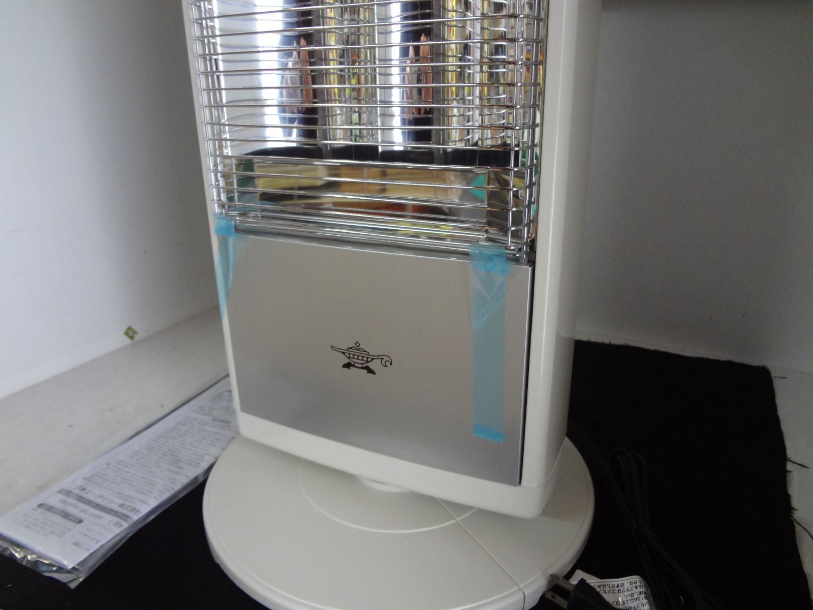 2022年製アラジン遠赤グラファイトヒーター　AEH-G106N-W 遠赤グラファイトヒーター（2灯管） | Aladdin（アラジン）公式