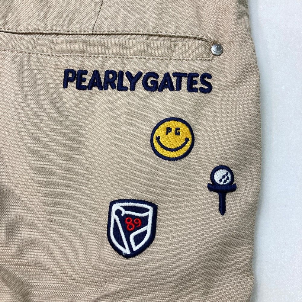 サイズ：3 PEARLY GATES パーリーゲイツ  ストレッチパンツ ワッペン  ベージュ系 [240101444714] ゴルフウェア メンズ ストスト サイズ：3 PEARLY GATES パーリーゲイツ ストレッチパンツ