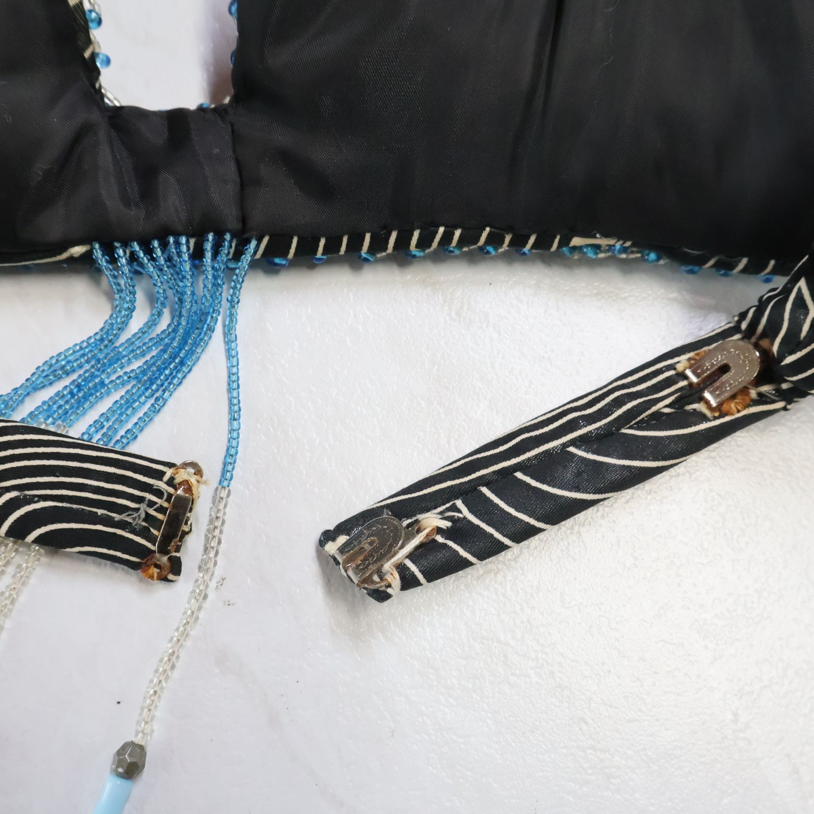 ベリーダンス用 オリエンタル衣装】ブラック×ホワイト×水色 ビーズ