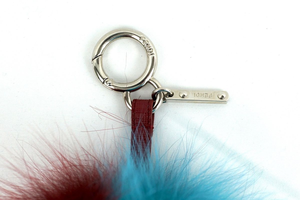 【P子 様】FENDI フェンディ　ポンポンチャーム　ファー　バッグチャーム　青 FENDI フェンディ ファー ポンポンチャーム パイナップル
