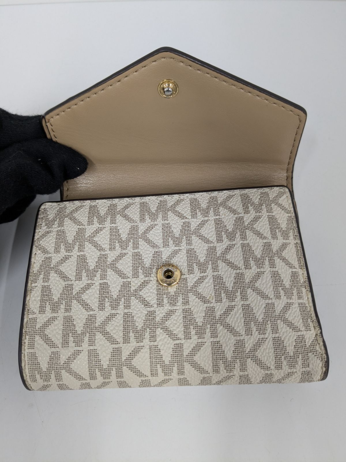 マイケルコース 三つ折り財布 シグネチャー ベージュ バニラコンボ