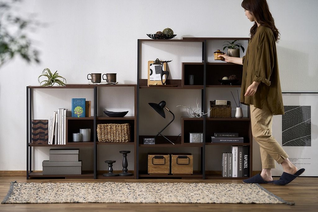 アイリスオーヤマ スライドオープンシェルフ 幅約59.5〜107×奥行約29.5×高さ約119.7cm 伸縮 ラック 棚 リビング ハイタイプ ウォールナット ブラック SOS-1197 IRIS OHYAMA